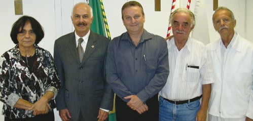  José Carlos Collares (2º da esq. para dir.), presidente da AMMG, foi recebido por diretores da ABO-