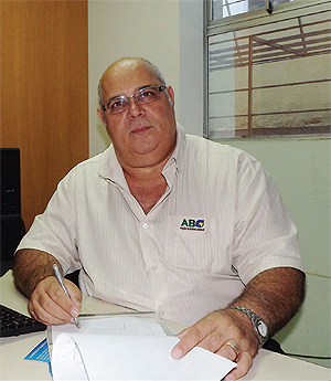 Romeu Veloso trabalha na ABO-MG há mais de 40 anos